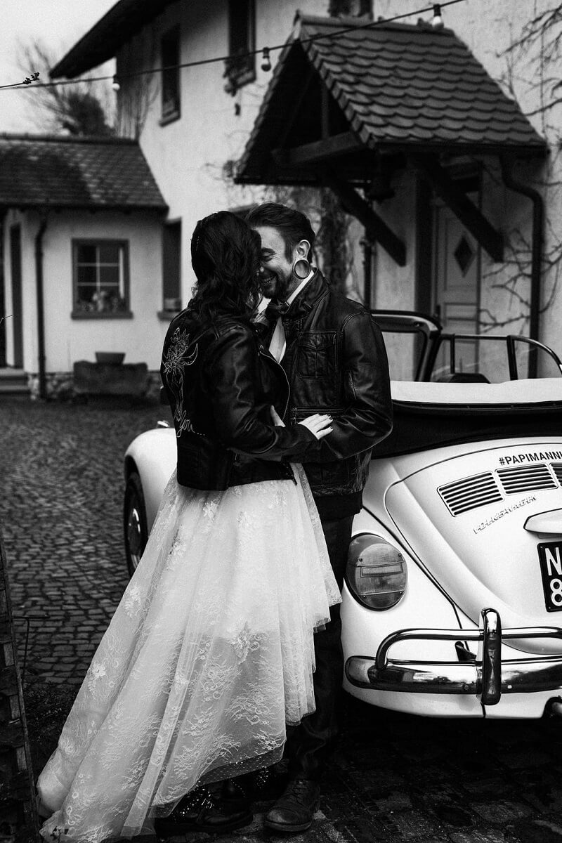 Authentische RockerHochzeit in SchwarzWeiß Hochzeitskiste