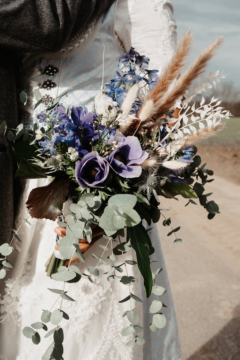 Brautstrauß blau lila