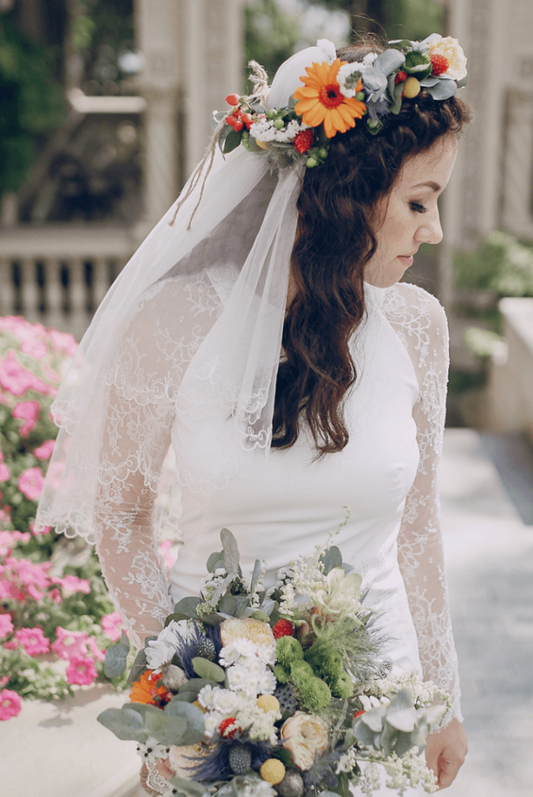 Brautfrisur Mit Blumenkranz