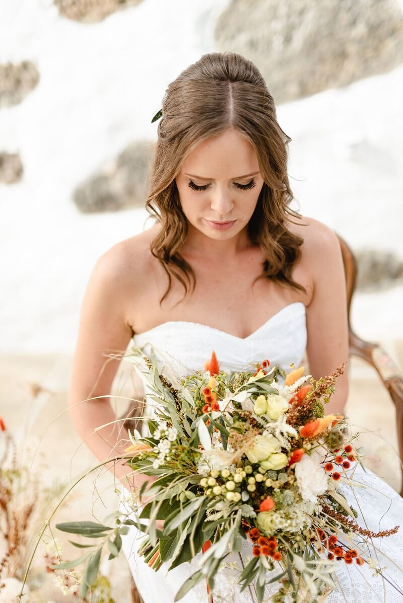 Brautstrauß Wildblumen, natürlicher Brautstrauß, Brautinspiration in Naturtönen