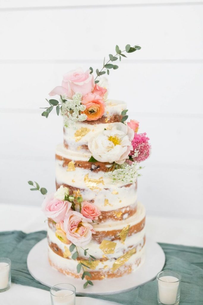 Naked Cake mit Blumen