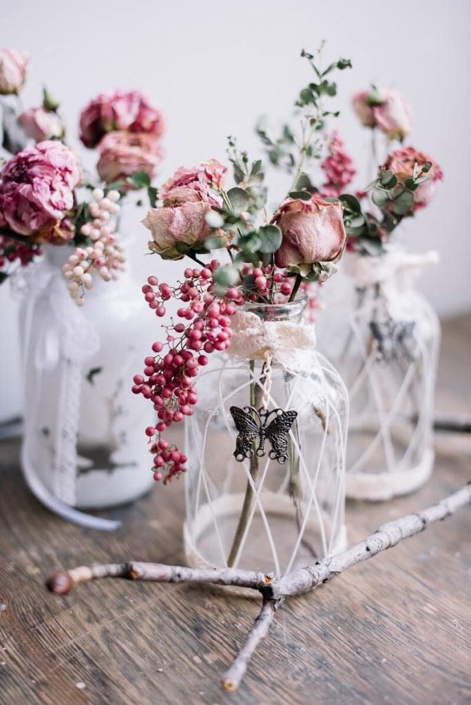 Hochzeitsdeko mit getrockneten Blumen