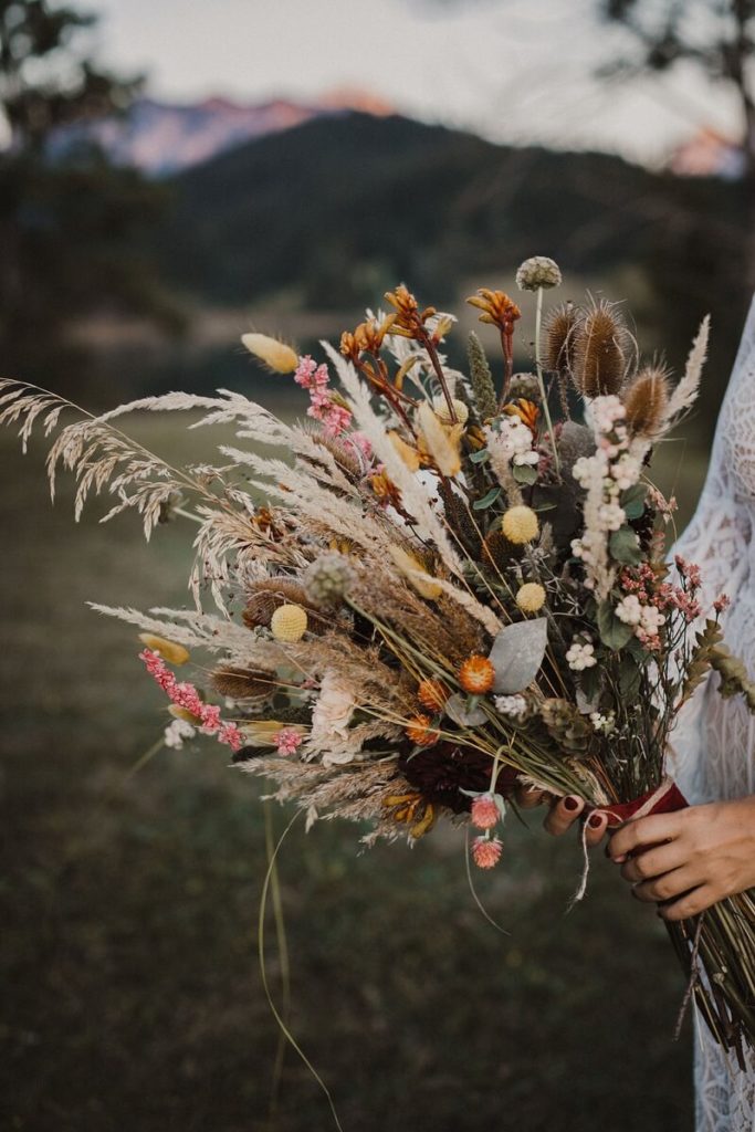 Boho Brautstrauß mit Trockenblumen, Foto: Stephanie Lauer