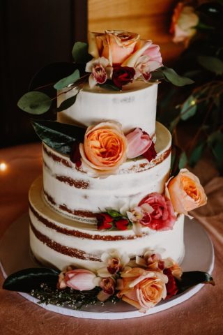 Naked Cake Hochzeit mit Blumendeko