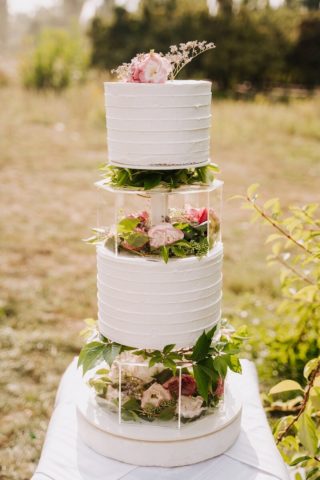 Hochzeitstorte kreativ mit Blumendeko