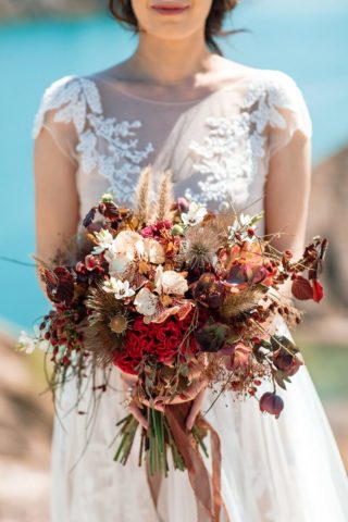 Herbstlicher Brautstrauß in Rottönen