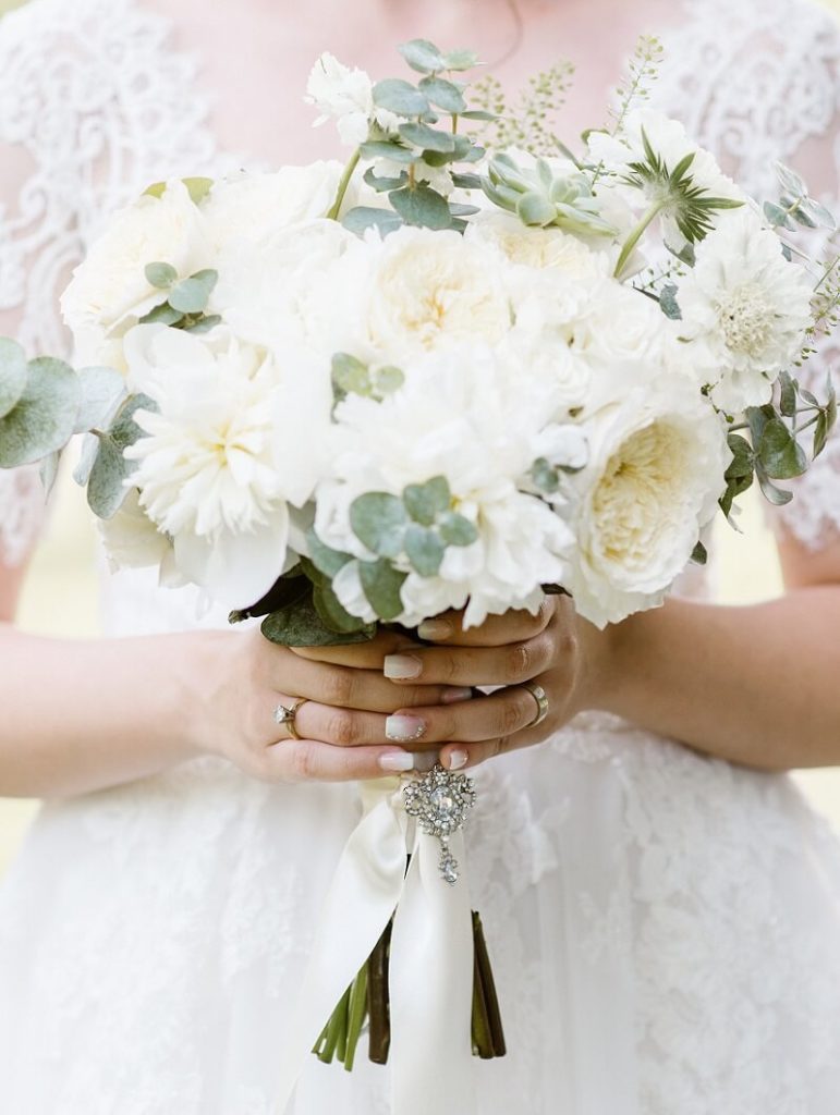 Brautstrauß in Weiß