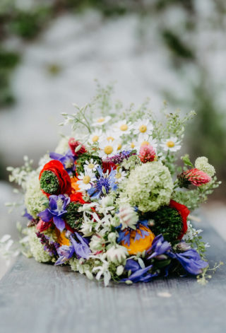 Brautstrauß rustikal mit Wiesenblumen