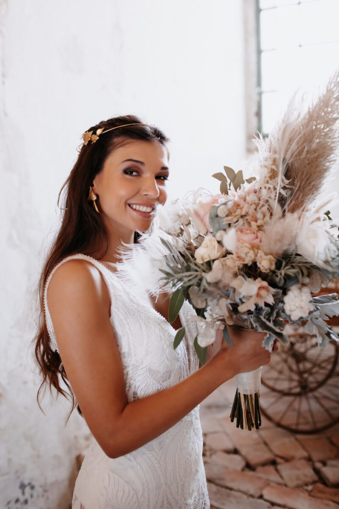 Boho Brautstrauß mit Pampasgras und frischen Blumen
