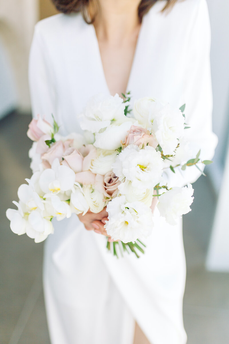 eleganter Brautstrauß in Weiß und Rosa