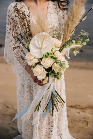Boho Brautstrauß mit Trockenblumen und Anthurien