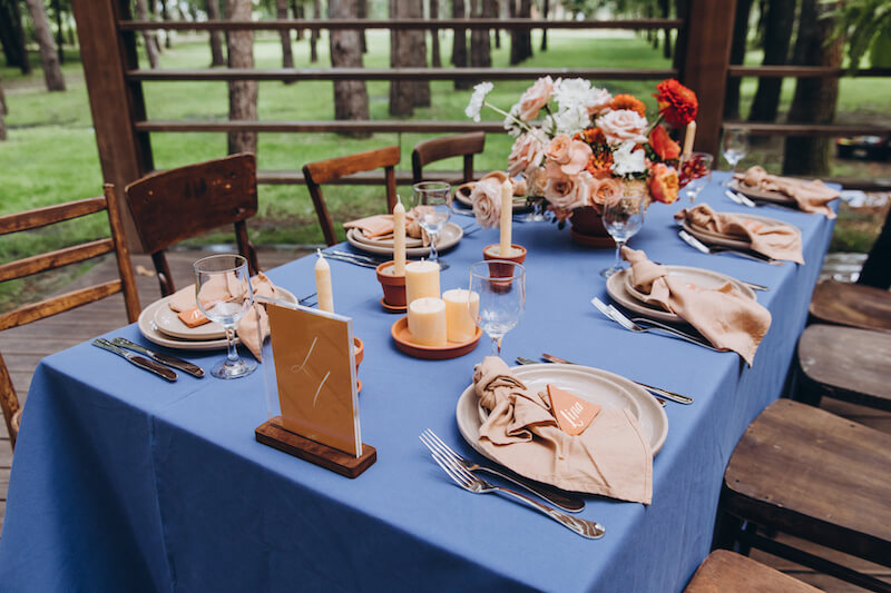 Hochzeits-Tischdeko in Terrakotta