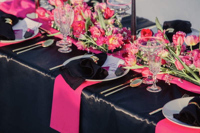 Edgy meets Pink: Rockige Hochzeit - Tischdeko
