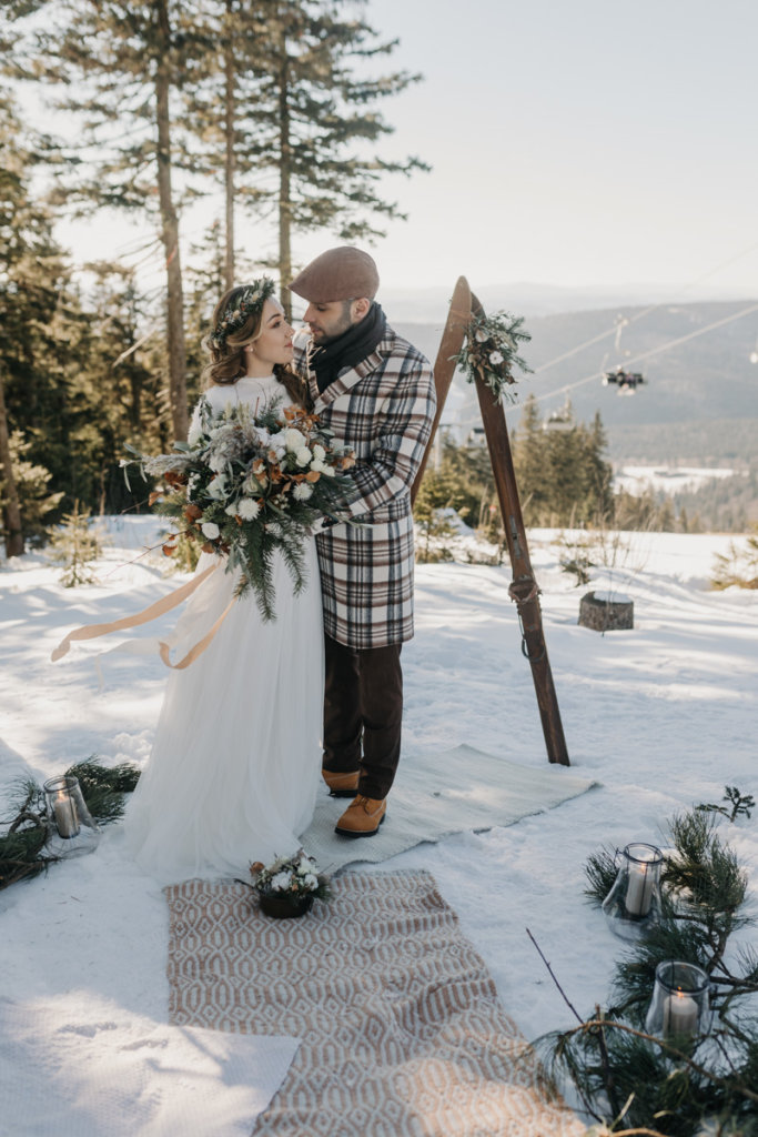 Hochzeit in den Bergen: Trauung im Schnee