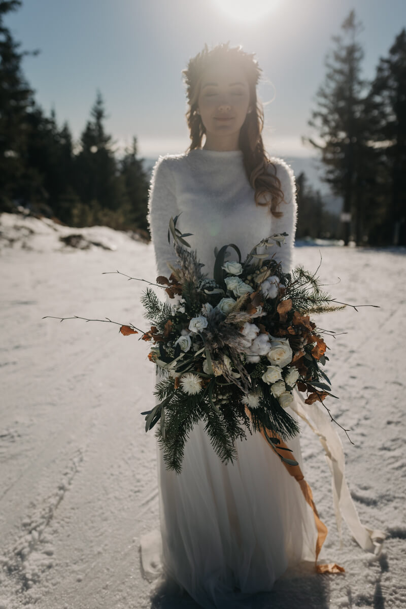 Hochzeit in den Bergen: Winterbraut im Schnee