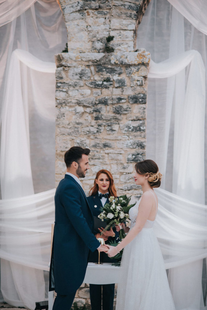 Elopement Wedding in Kroatien - Brautpaar bei Trauung