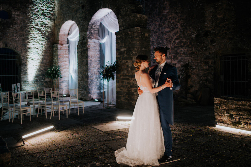 Elopement Wedding in Kroatien - Brautpaar bei Nacht