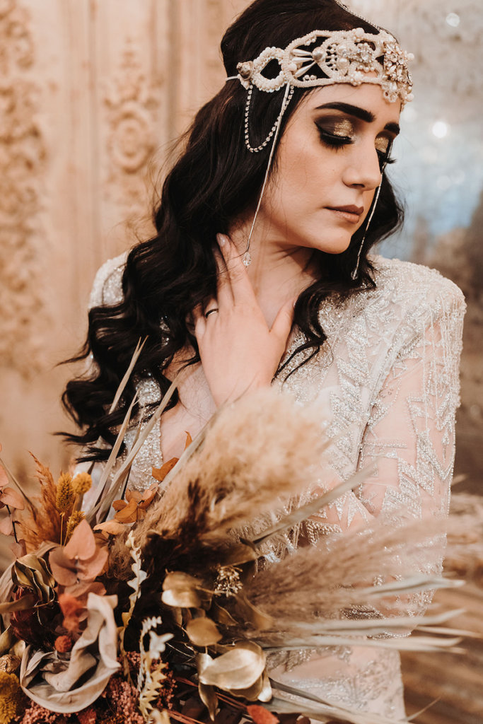 Orientalische Hochzeit - Braut mit auffälligem Haarschmuck