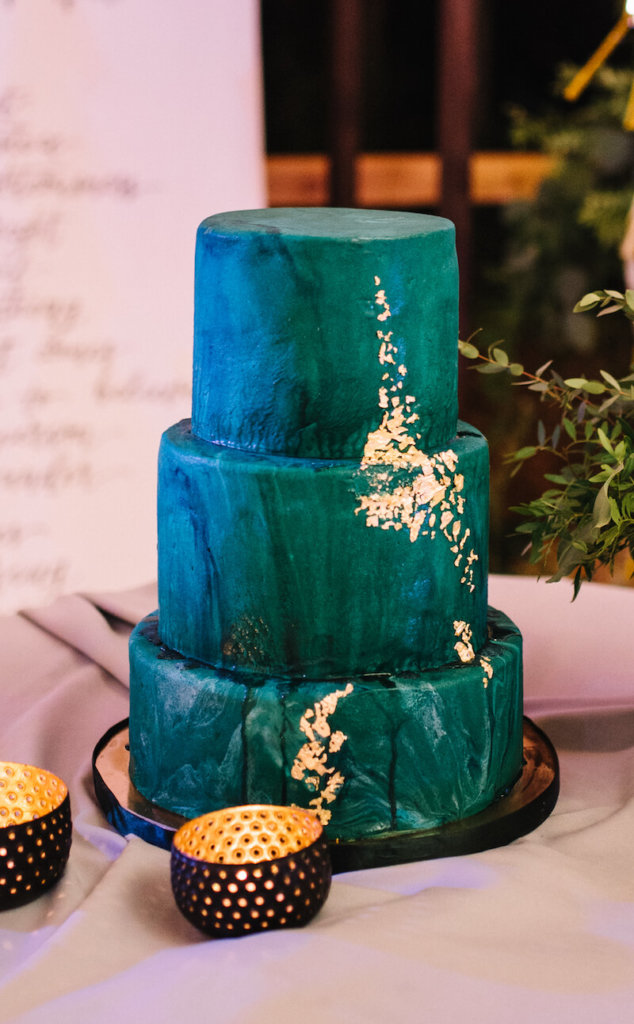 Torte für das Brautpaar in Smaragdgrün