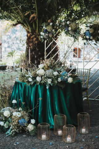 Elopement Wedding mit unbändiger Blumendeko