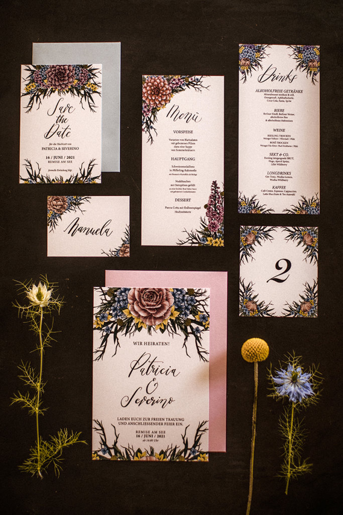 Vintage-Hochzeitspapeterie mit Blumen-Design