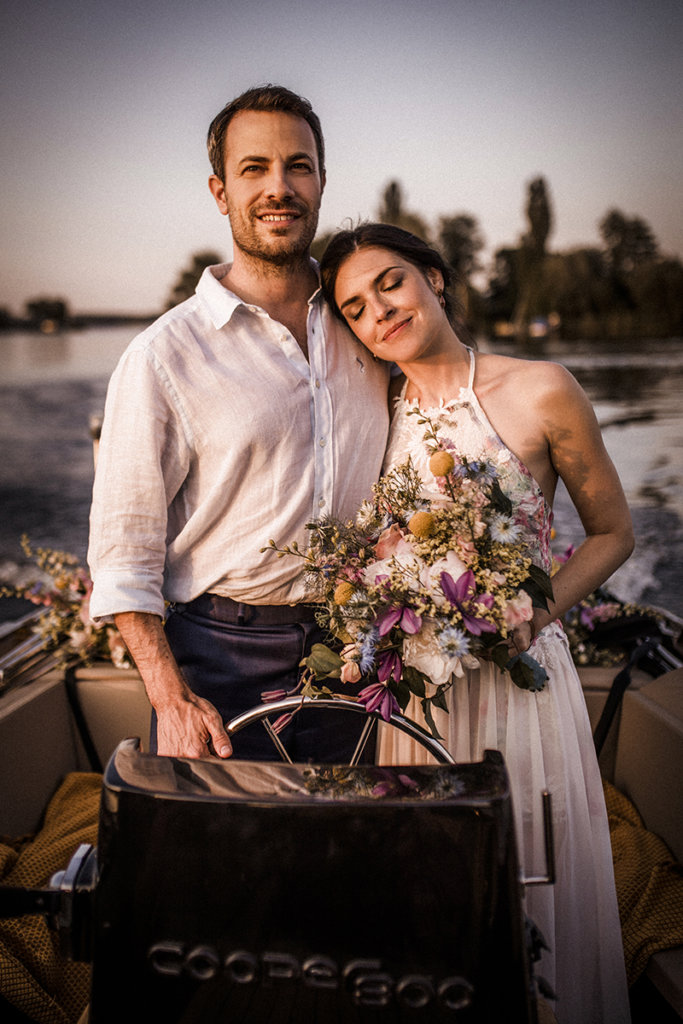 Hochzeit am See mit Bootsfahrt im Sonnenuntergang