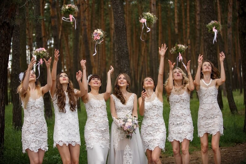 Brautjungfernkleider-Guide: Kleider mit Spitze