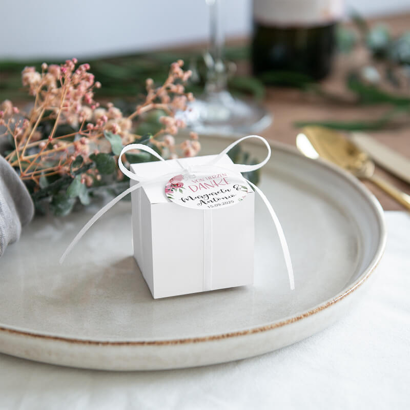 Hübsche Gastgeschenk-Box in Weiß