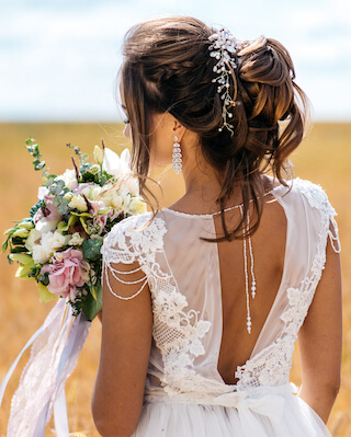 Brautfrisuren passend zum Kleid_carousel