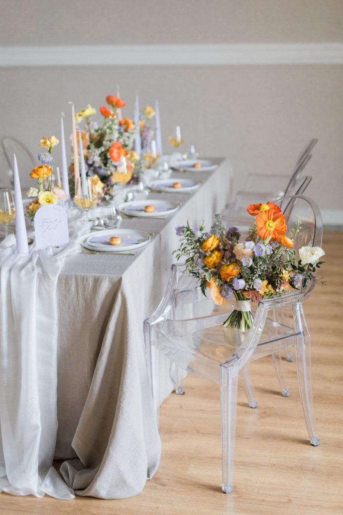 Vornehme Dekoration für eine Hochzeit mit Mohnblumen