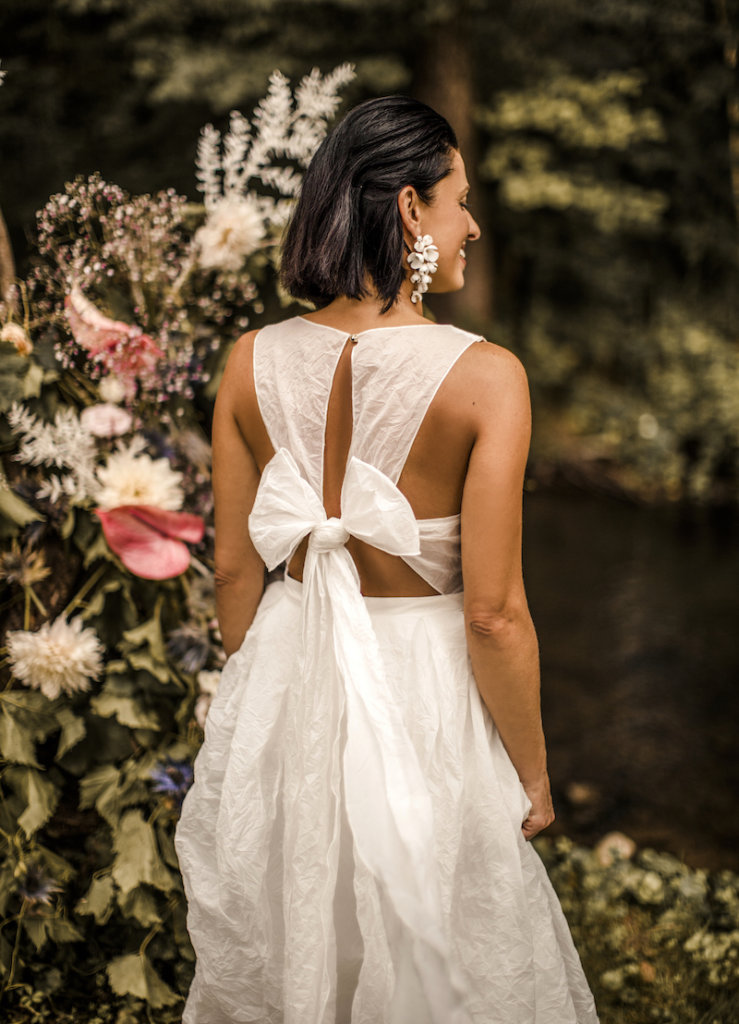 Brautkleid mit trendiger XL-Schleife