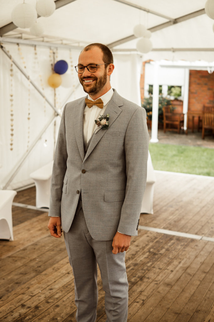 Schicker Hochzeitsanzug in Grau