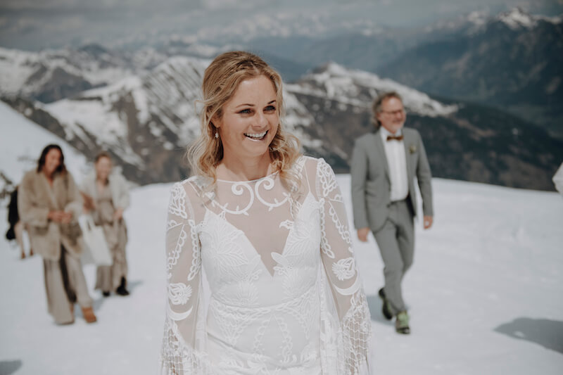 Ski-Hochzeit in den Bergen