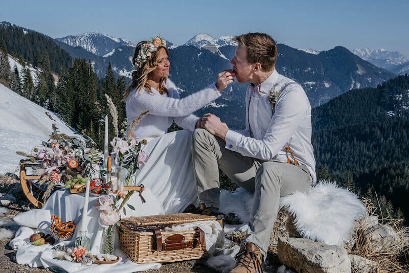 Geniale Hochzeitsideen mit Picknick im Schnee