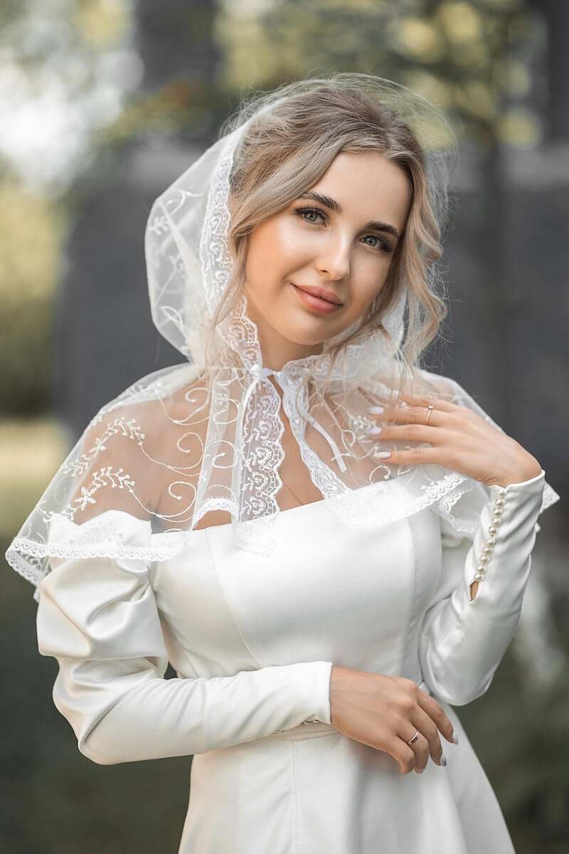 Ausgefallenes Brautkleid mit Rotkäppchen-Touch