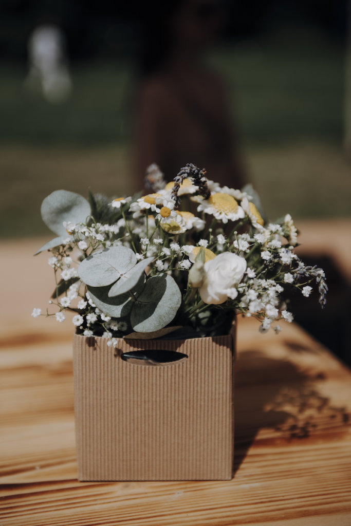 Wiesenblumen als Hochzeitsdeko