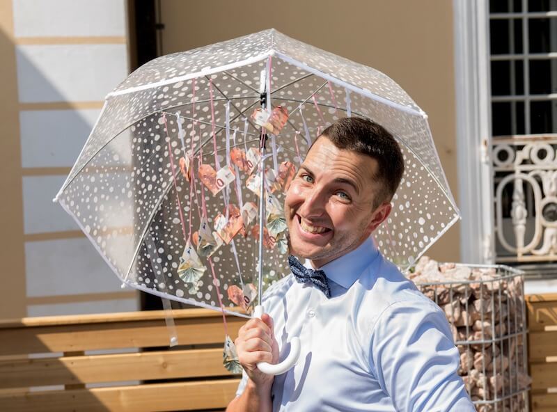 Geldregenschirm als Hochzeitsgeschenk