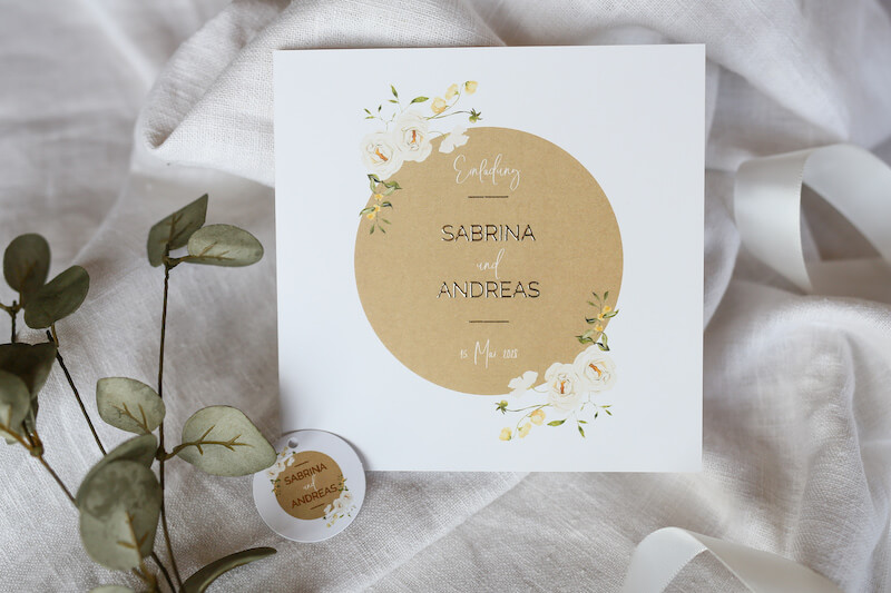 Kreative Hochzeitskarten mit Blütendesign