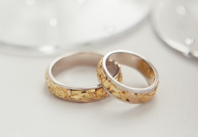 Eheringe als Eigenkreation in Weiß- und Gelbgold