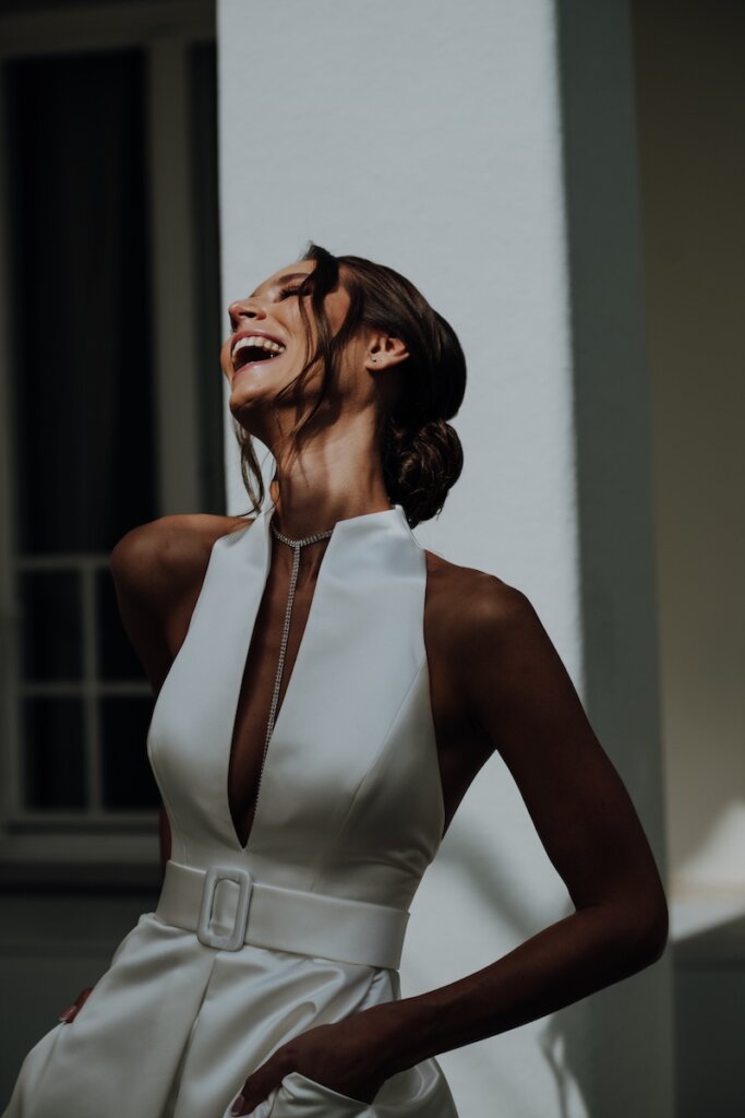 Sunset Wedding Bride mit elegantem Brautkleid