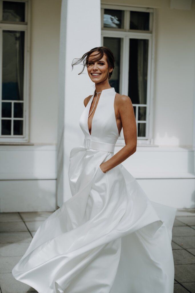 Sunset Wedding Bride mit elegantem Brautkleid
