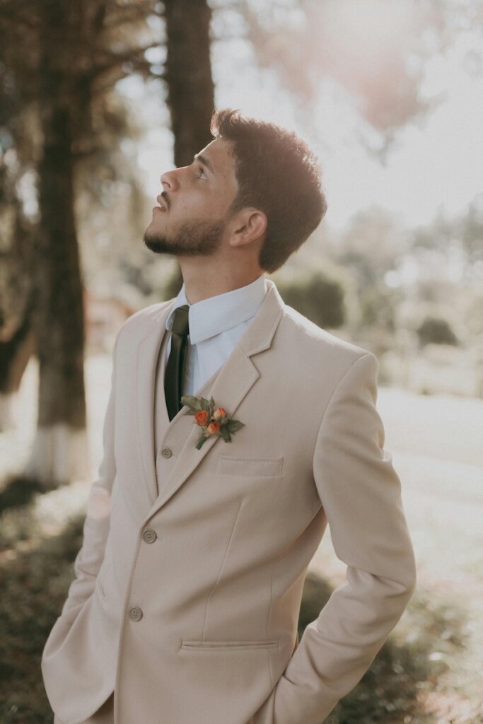 Hochzeitsanzug Trends in Beige